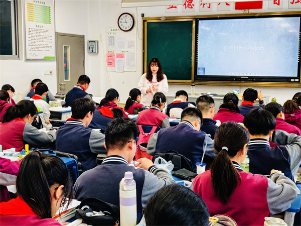 袁晓莉老师上课风采.jpg