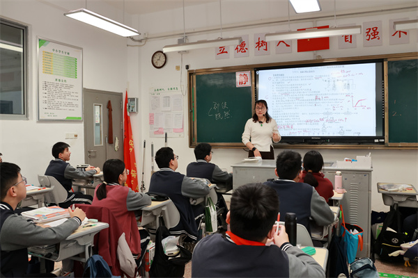 化学课堂3.jpg