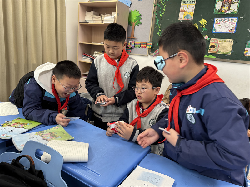 学生小组活动2.jpg