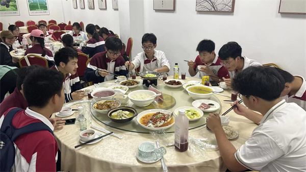 就餐.jpg
