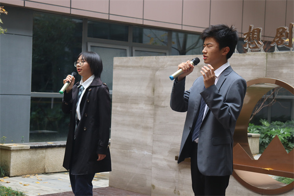 戴云鹏、吴培佳同学演唱歌曲《玫瑰少年》2.jpg