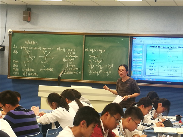 叶新红老师上课中.jpg