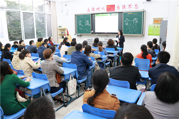 高一（4）班家长会现场.JPG