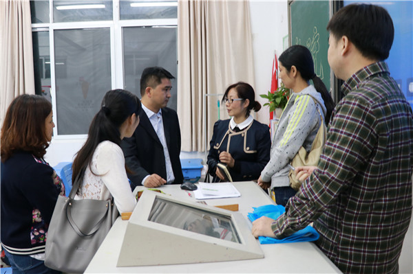 家长与老师个别交流1.JPG