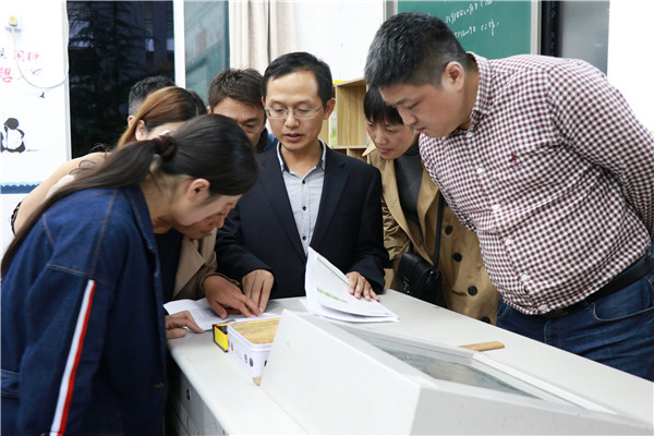 家长与老师个别交流2.JPG