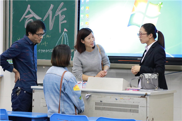 家长与老师个别交流3.JPG