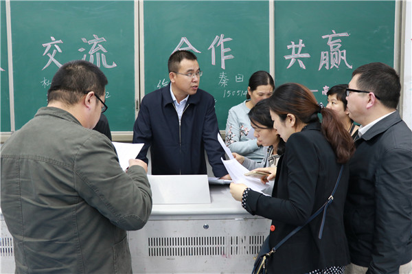 家长与老师个别交流5.JPG