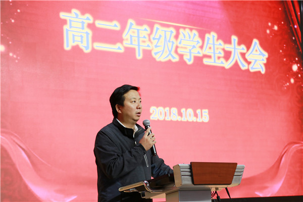 张鹏主任宣读表彰名单.JPG