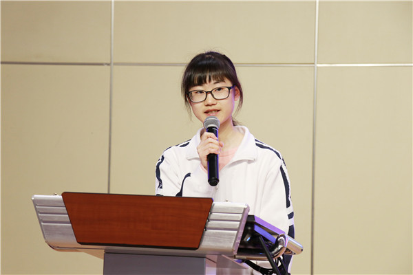 学生代表卞语萌发言.JPG