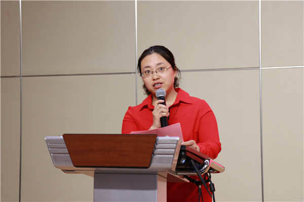 班主任代表邰丽娟老师发言.JPG