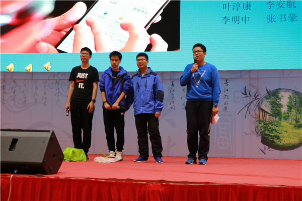 高一（4）班小品《当外卖来敲门》.JPG