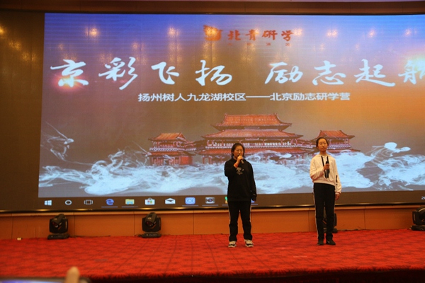 初一（1）王一语、王子鑫演唱歌曲《我管你》.jpg