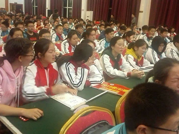 集体的泪滴.jpg