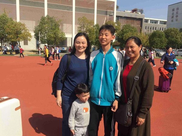 团聚的温馨时刻（1）.jpg