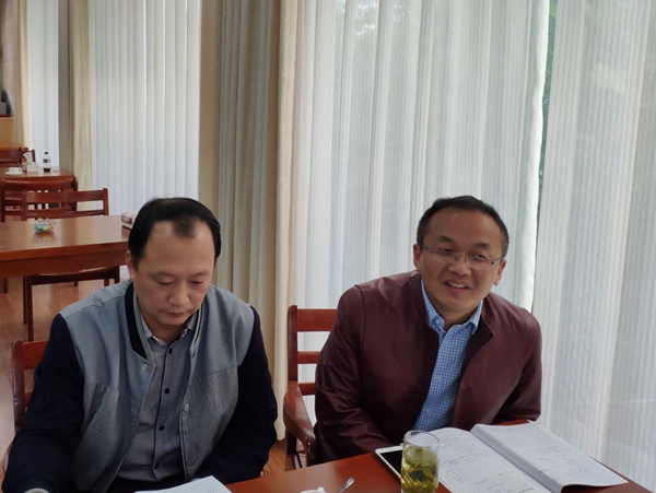 刘校长评课.jpg
