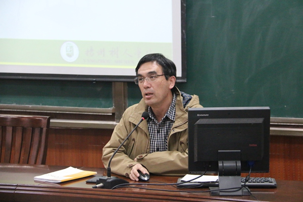 教务处徐光永主任主持会议.jpg