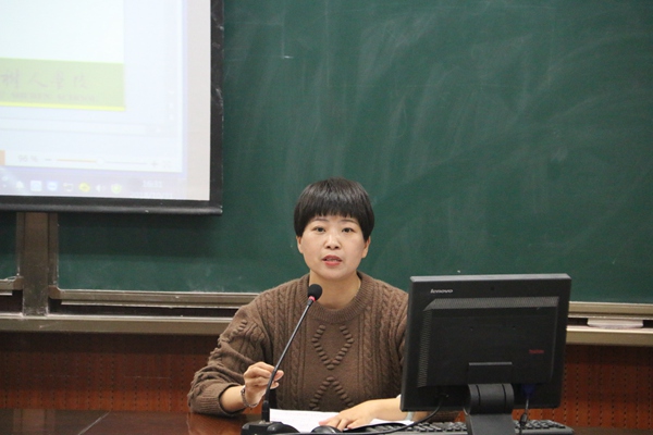 学工处潘金霞主任指导班主任工作.jpg
