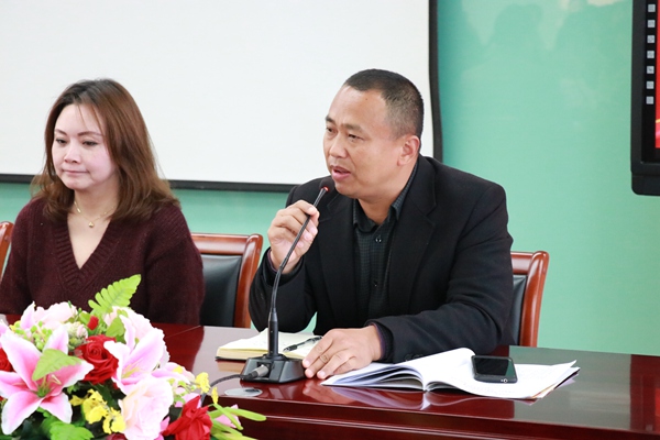 虞永春秘书长主持领队、教练员会议并讲话.jpg
