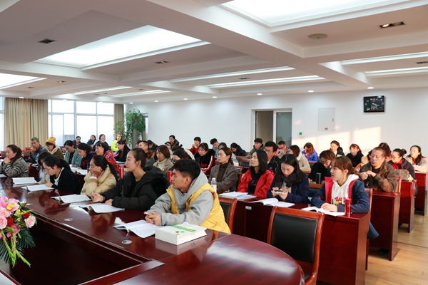 与会人员认真聆听.jpg