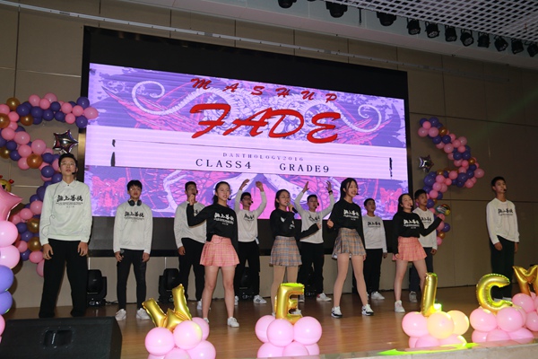 同学们用歌曲展示青春活力6.jpg
