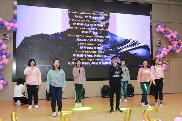 同学们用歌曲展示青春活力7.jpg