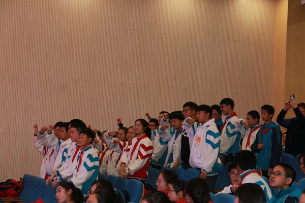 同学们在与选手互动.jpg