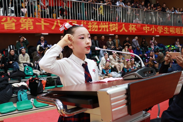 陶丝雨同学代表运动员宣誓.jpg