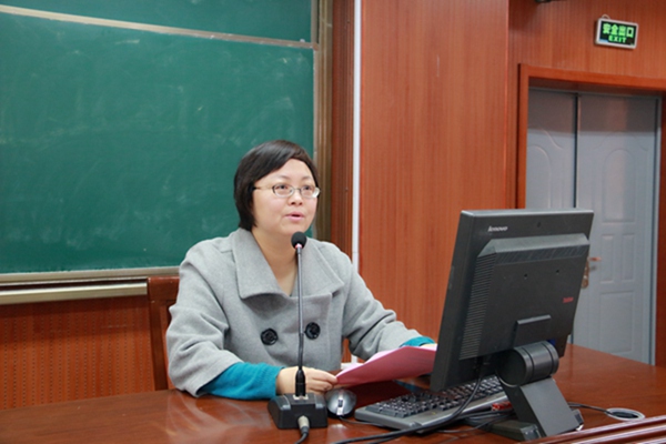 副校长童敏娟主持专题会议.jpg