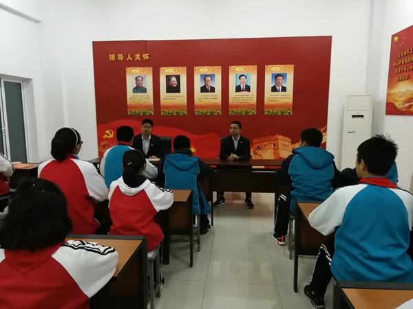 彭宝秋老师主持交流会.jpg