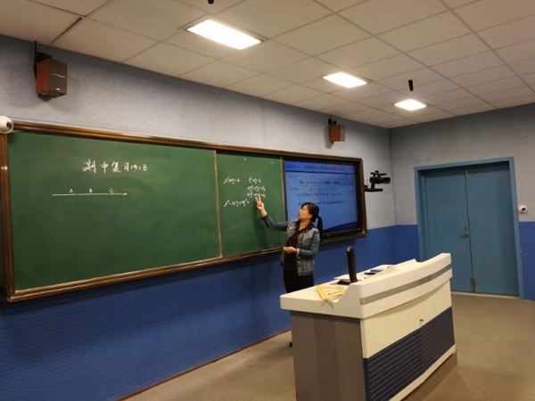 杨丽老师授课.JPG