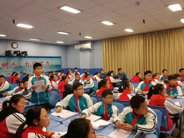 学生主动发言.jpg