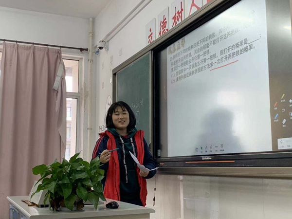 初三学生积极参加课堂互动1.JPG