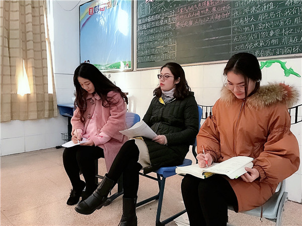 老师们认真听课_副本.jpg