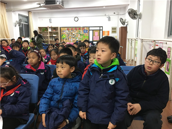 6   学生认真回答问题.jpg