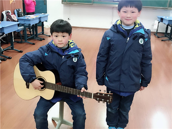 8.吉他表演2.jpg
