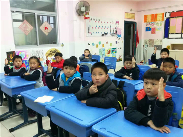 3  学生们认真聆听_副本.jpg