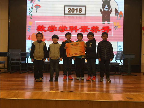 一年级获奖小组合影1.jpg