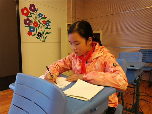 5.五年级选手在答题.jpg