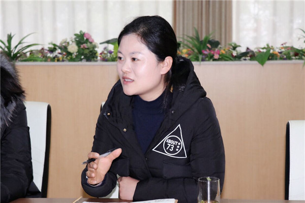 王丽汇报高三年级工作.jpg