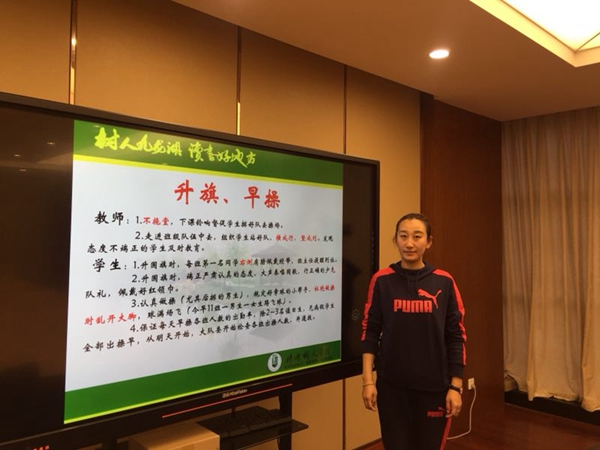 6年级部吴丹妮主任布置工作.jpg