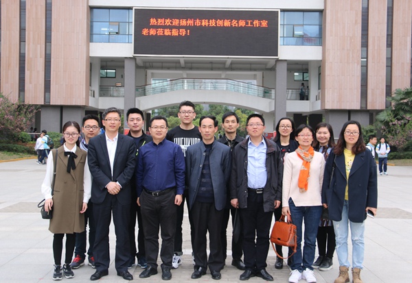 17.名师工作室专家合影留念.jpg