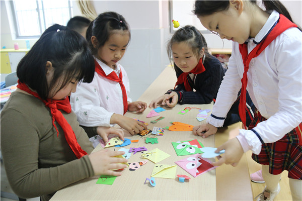 7欣赏同学作品.jpg