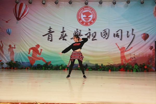 精彩表演4 歌舞串烧2.jpg