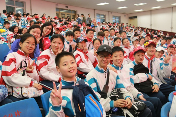 学生合影.jpg