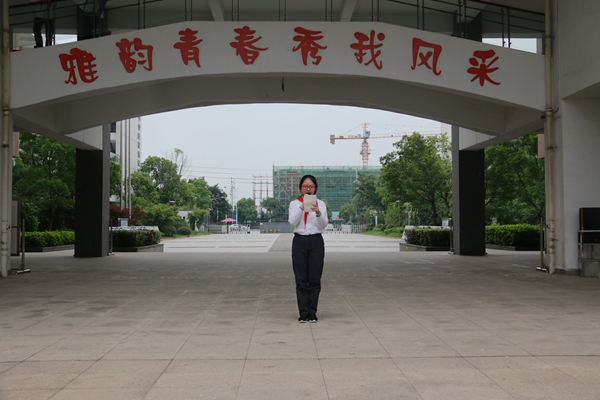 孙童同学主持.JPG