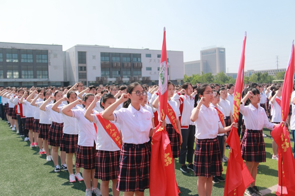 7初三学子呐喊誓言.jpg