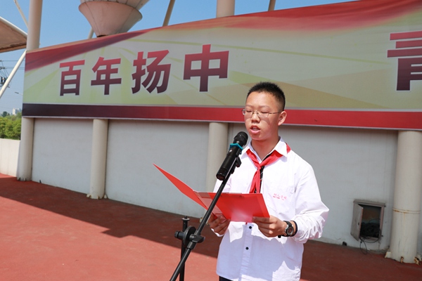 8罗光照同学代表学弟学妹为学长送祝福.jpg