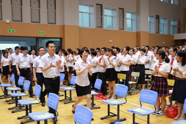 5老师们步入会场.jpg