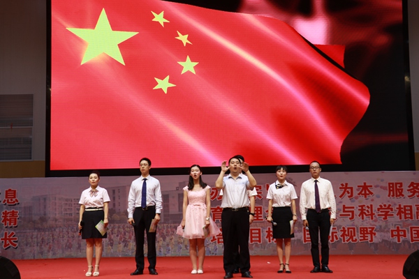 8奏唱《国歌》.jpg