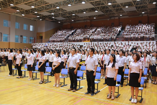 9全场起立奏唱《国歌》.jpg